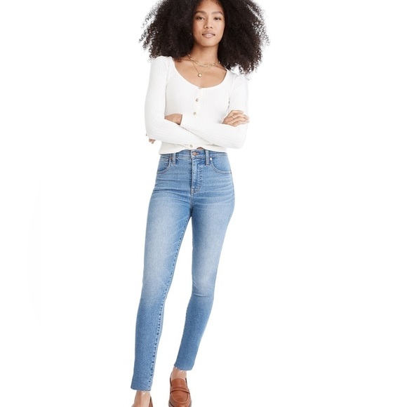 Madewell 10" High-Rise Skinny Jeans in Highview Wash: Raw-Hem Edition - Picture 1 of 11